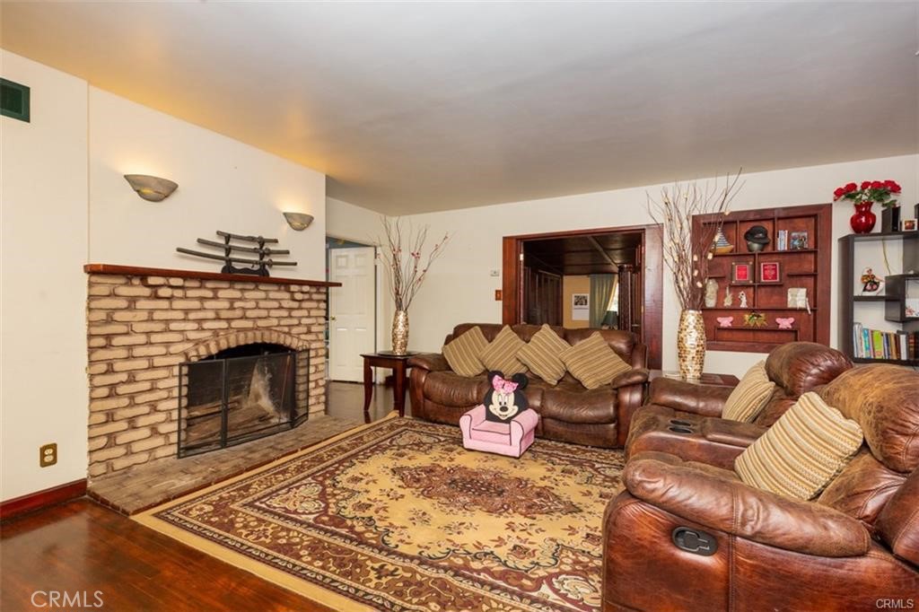 1812 E Briarvale