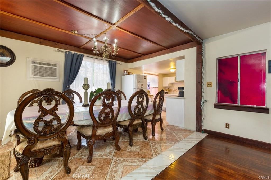1812 E Briarvale
