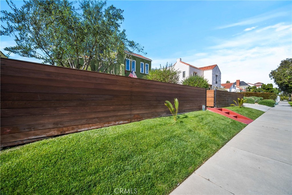 1245 S Hudson