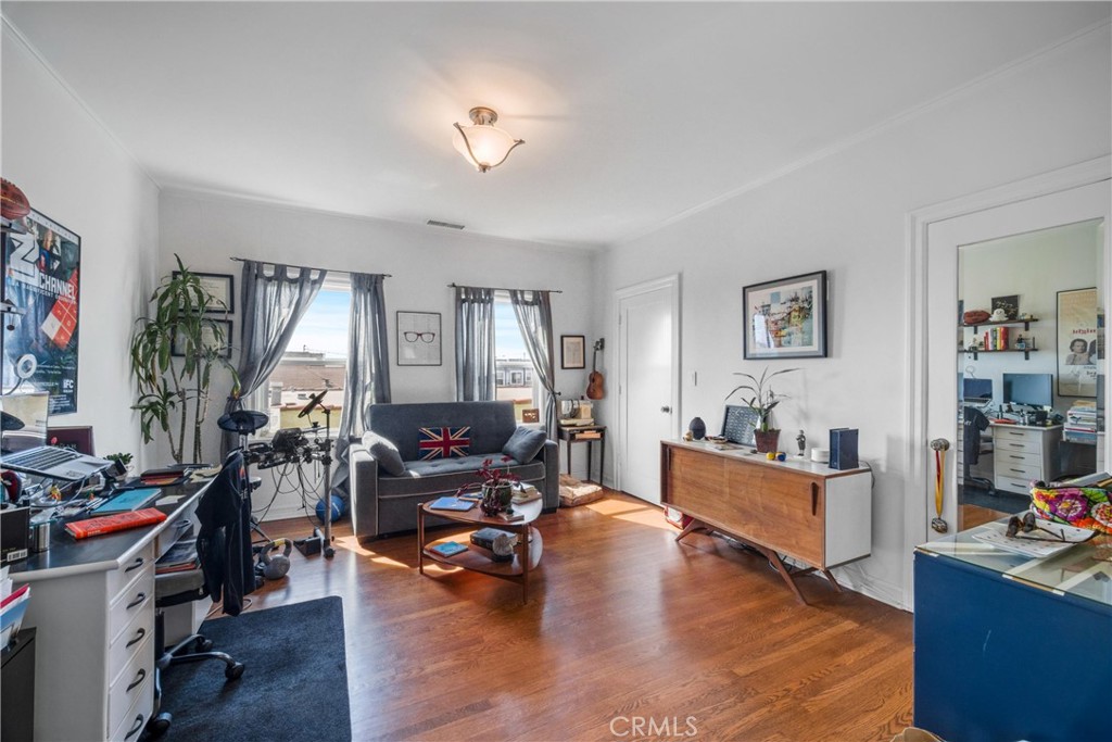 1245 S Hudson