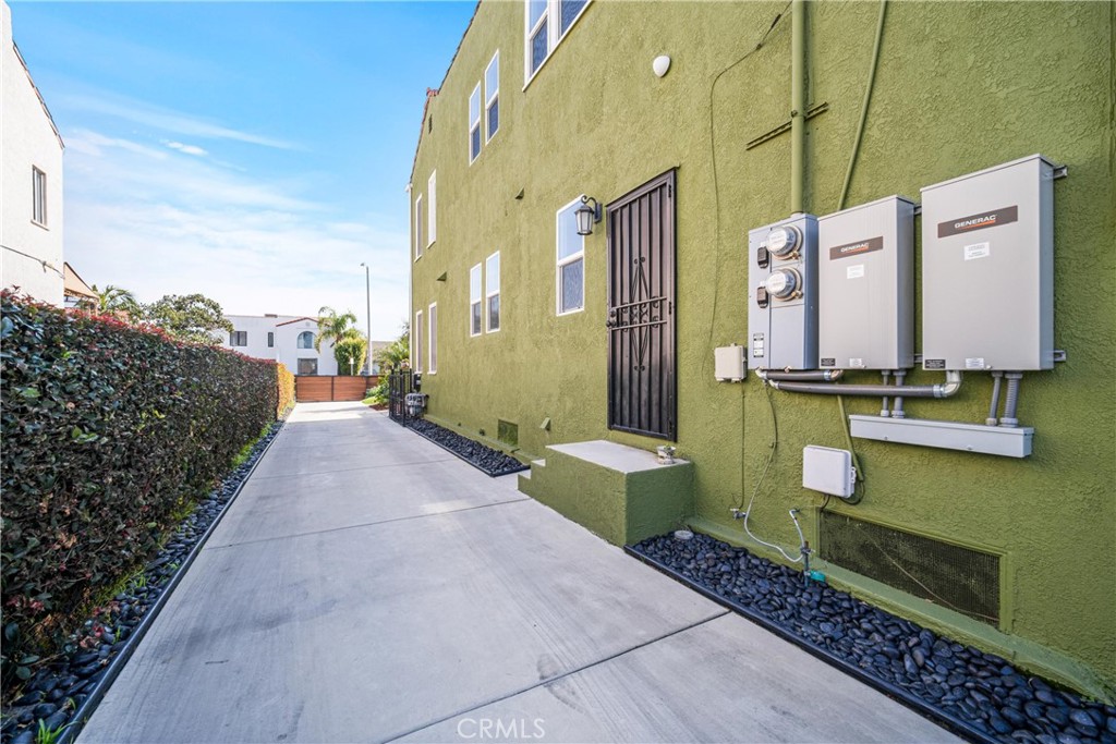1245 S Hudson