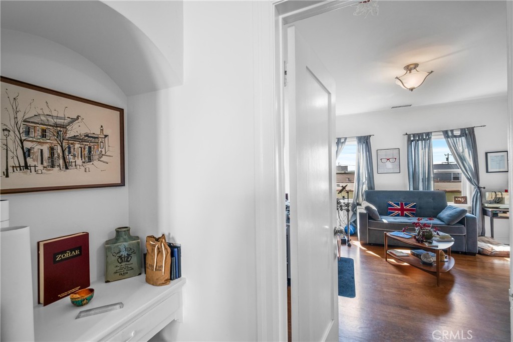 1245 S Hudson