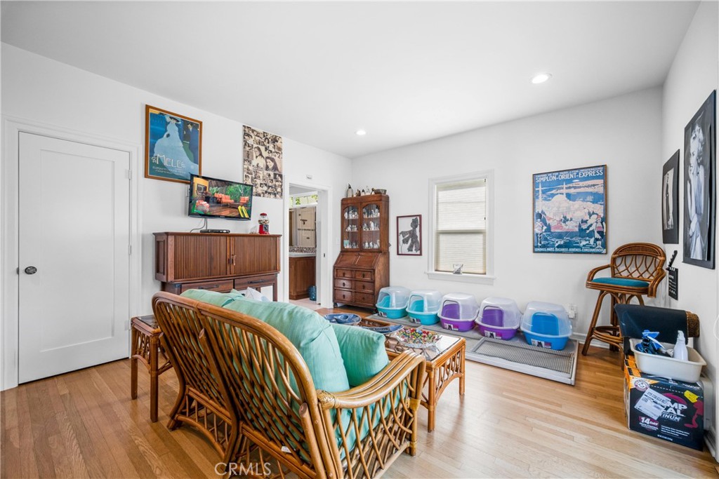 1245 S Hudson