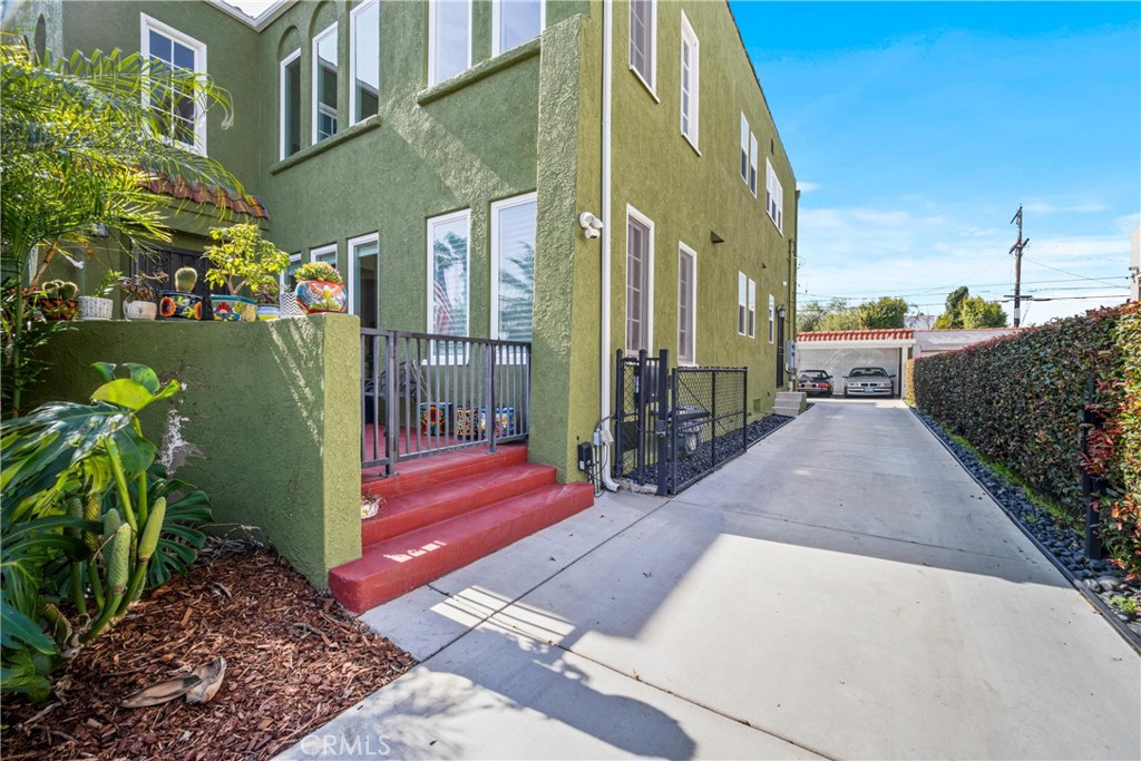 1245 S Hudson