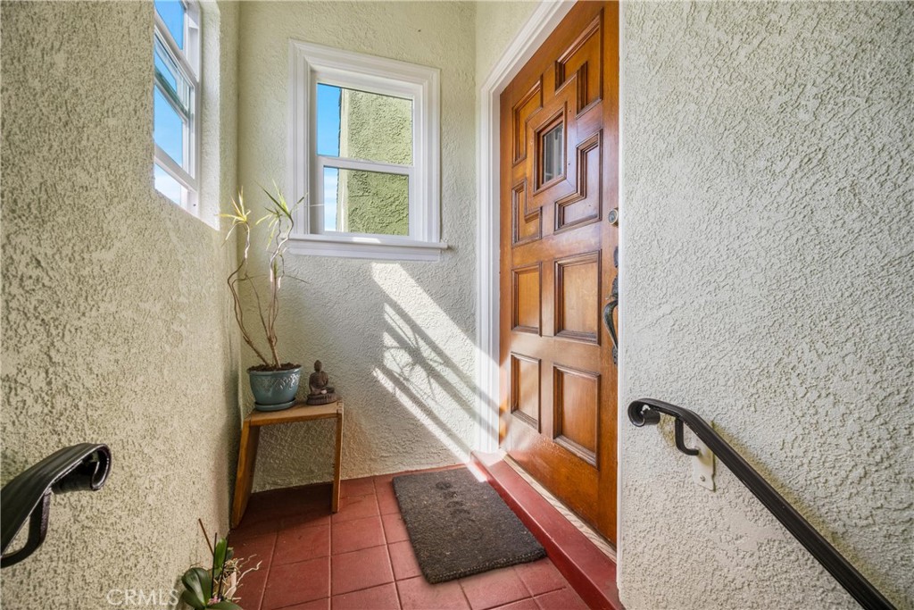 1245 S Hudson
