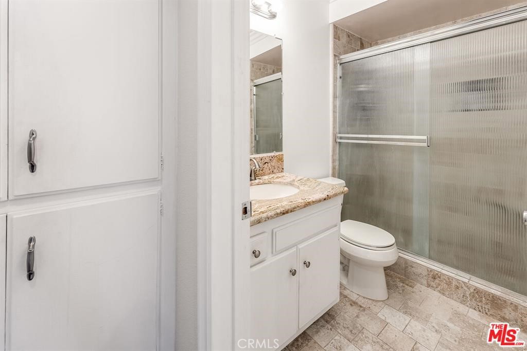 5429 Newcastle Avenue 313