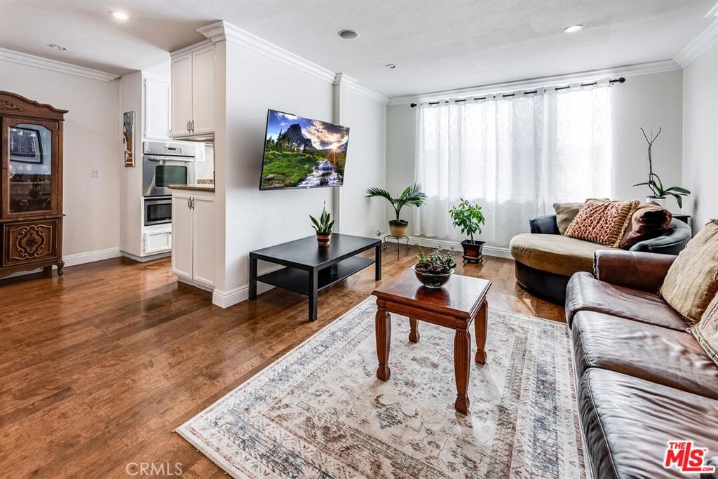 5429 Newcastle Avenue 313