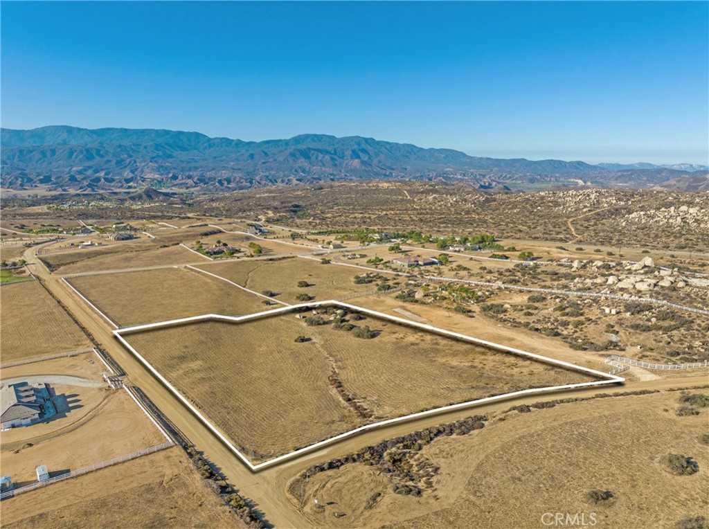 43945 Soaring Hawk Road