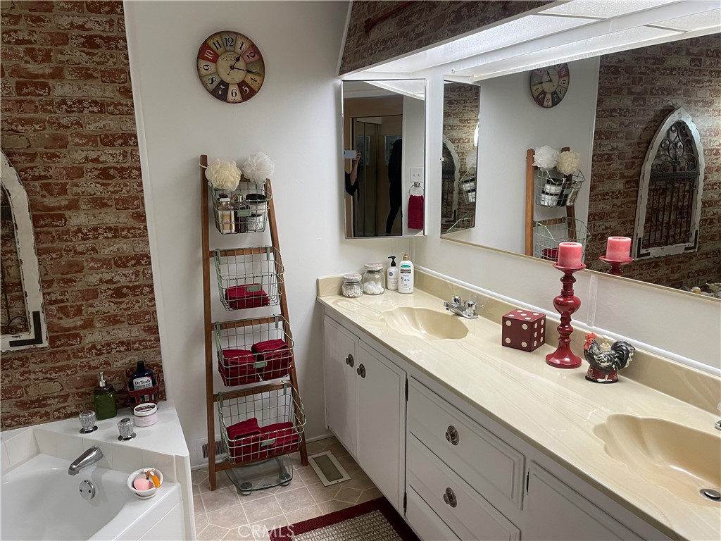 1120 Mission Road 64