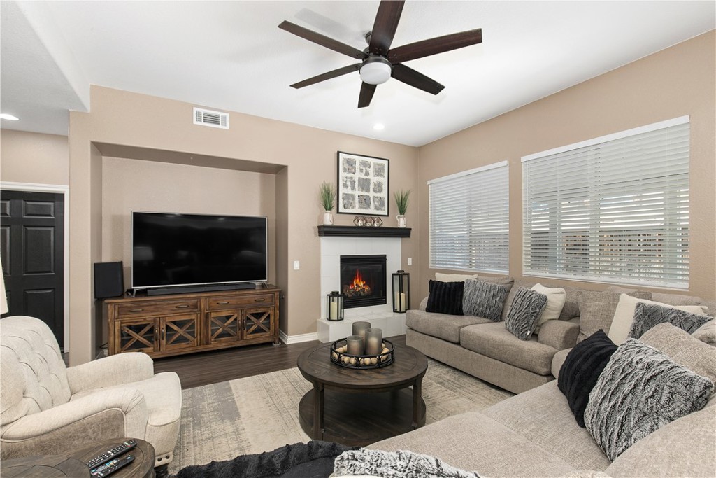 41013 Seafoam Circle