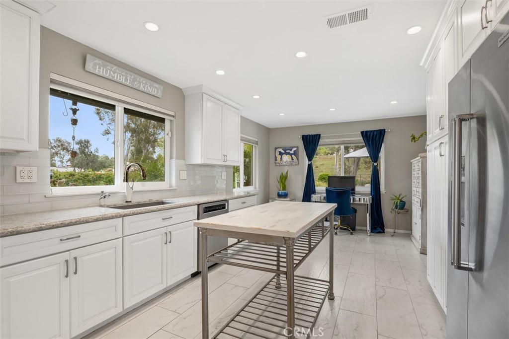 3308 Avenida Sierra. Escondido