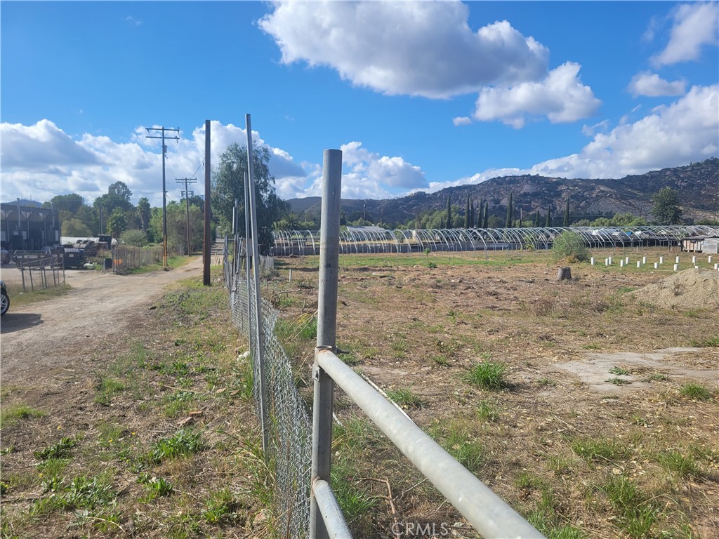 2205 Rainbow Valley Boulevard