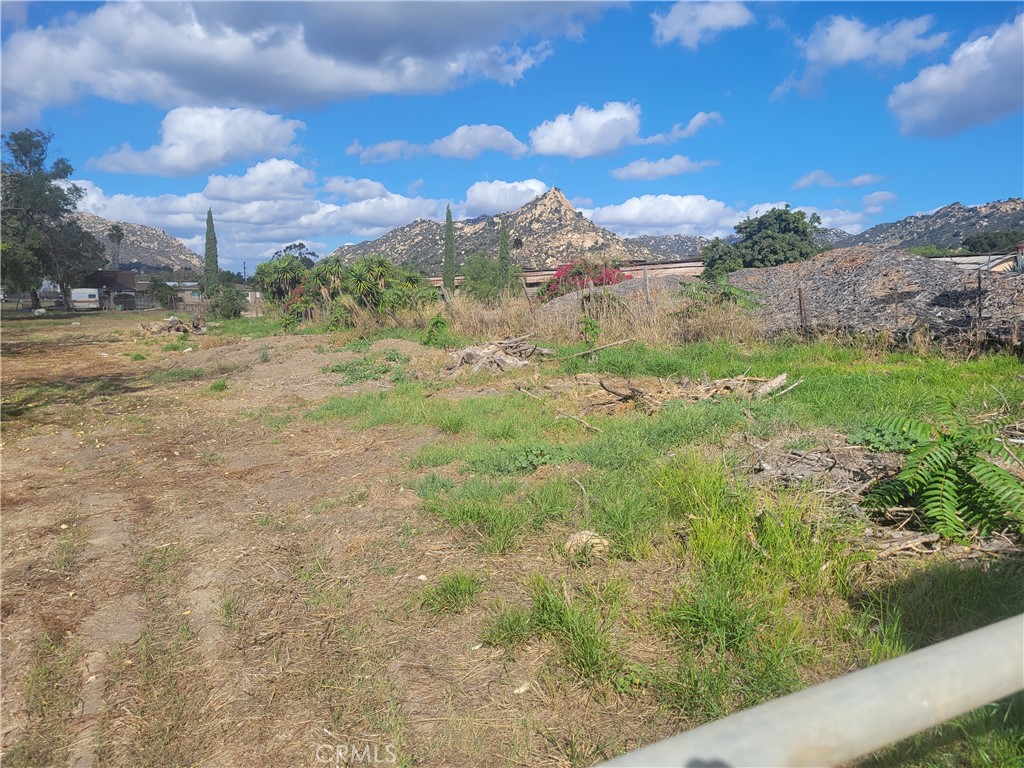 2205 Rainbow Valley Boulevard