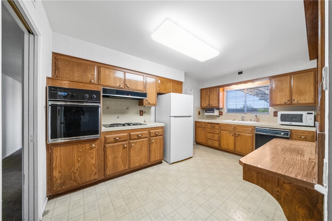 28398 W Worcester Road