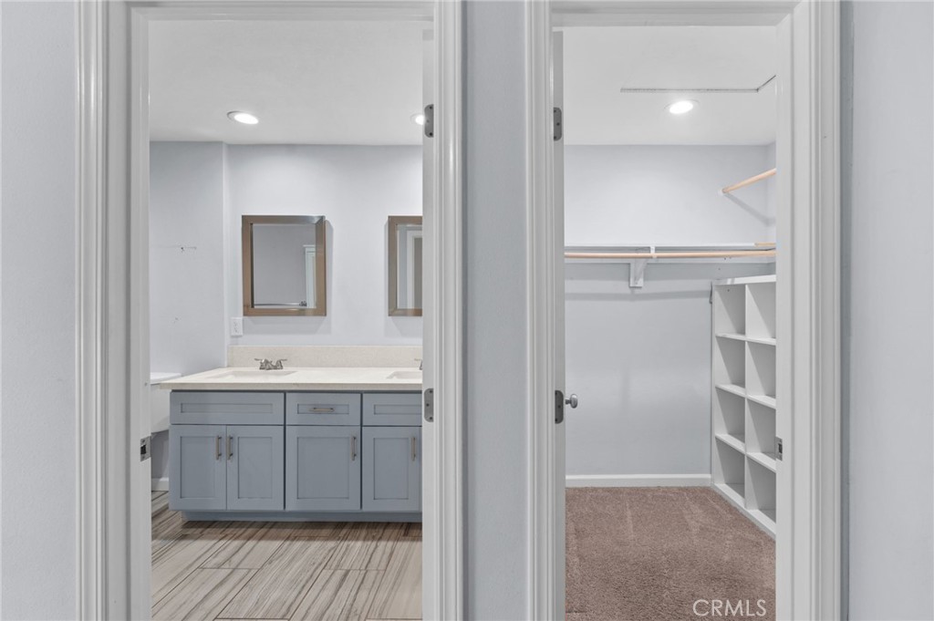 1453 W Country Club Lane