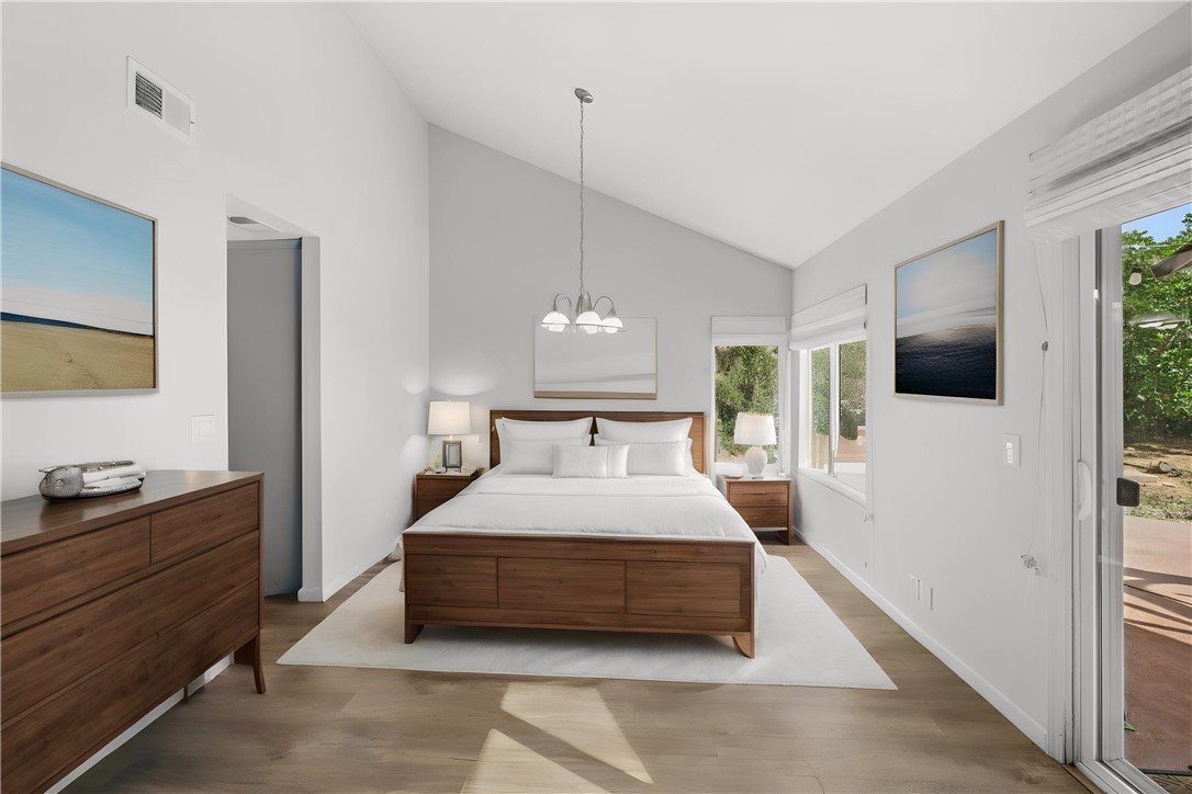 1453 W Country Club Lane