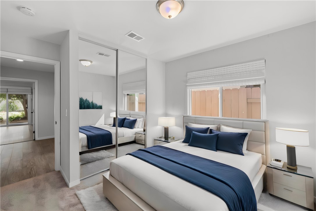 1453 W Country Club Lane