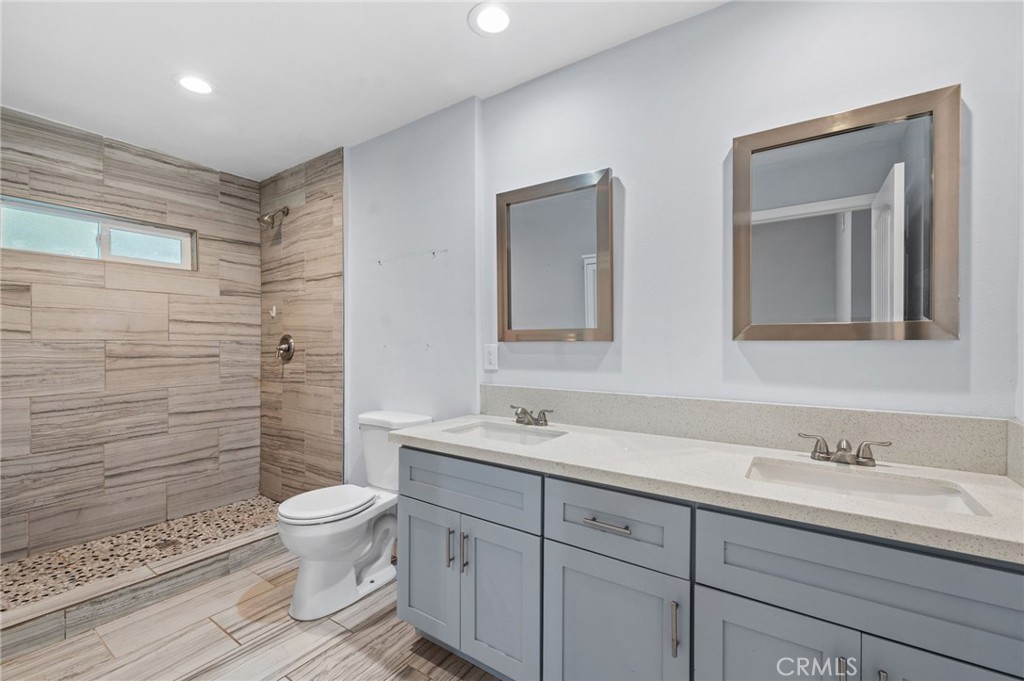 1453 W Country Club Lane