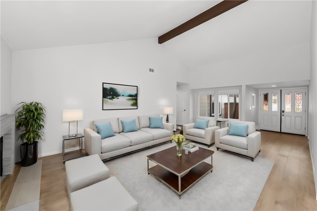 1453 W Country Club Lane