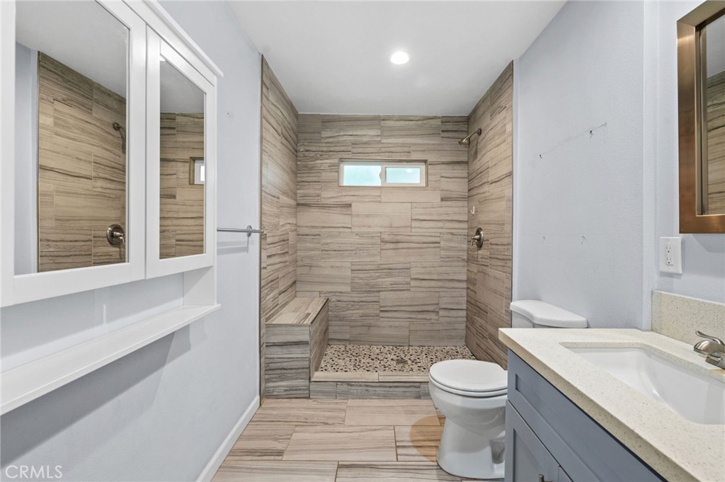 1453 W Country Club Lane