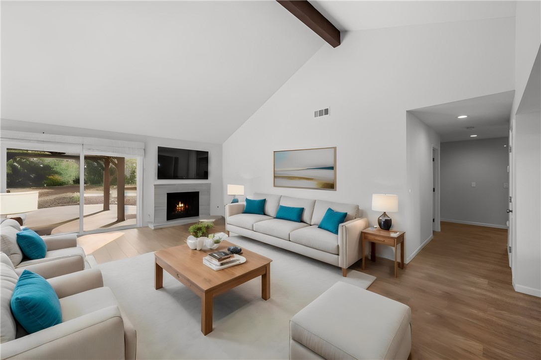 1453 W Country Club Lane