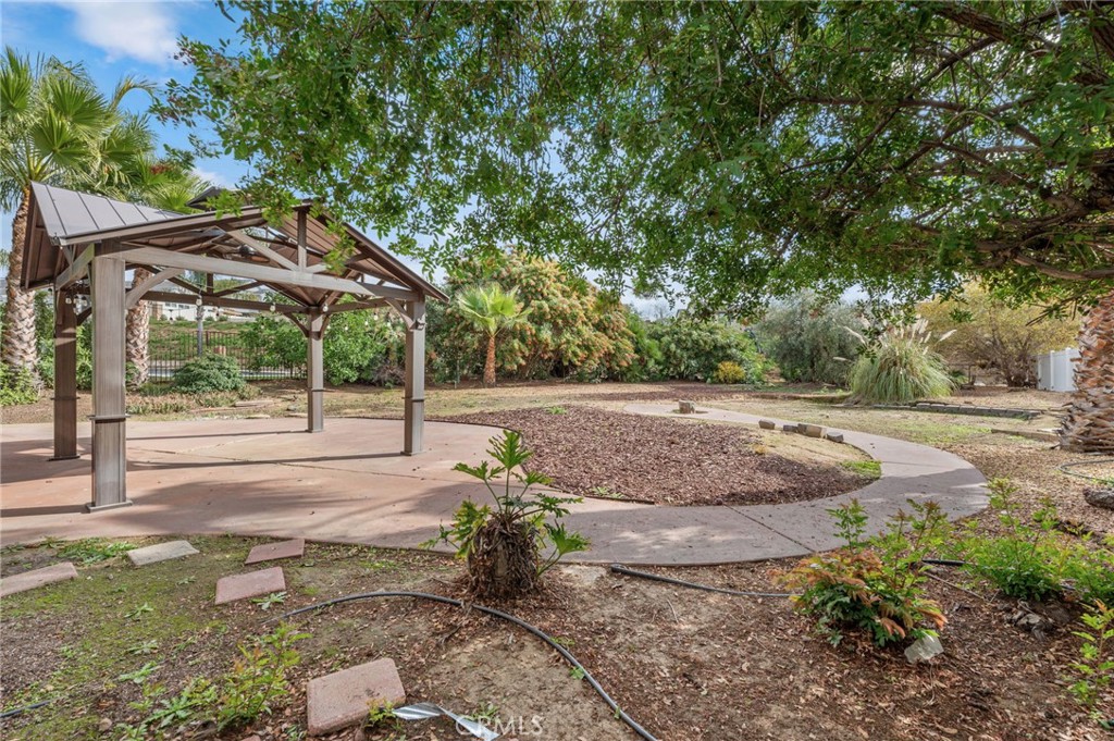 1453 W Country Club Lane