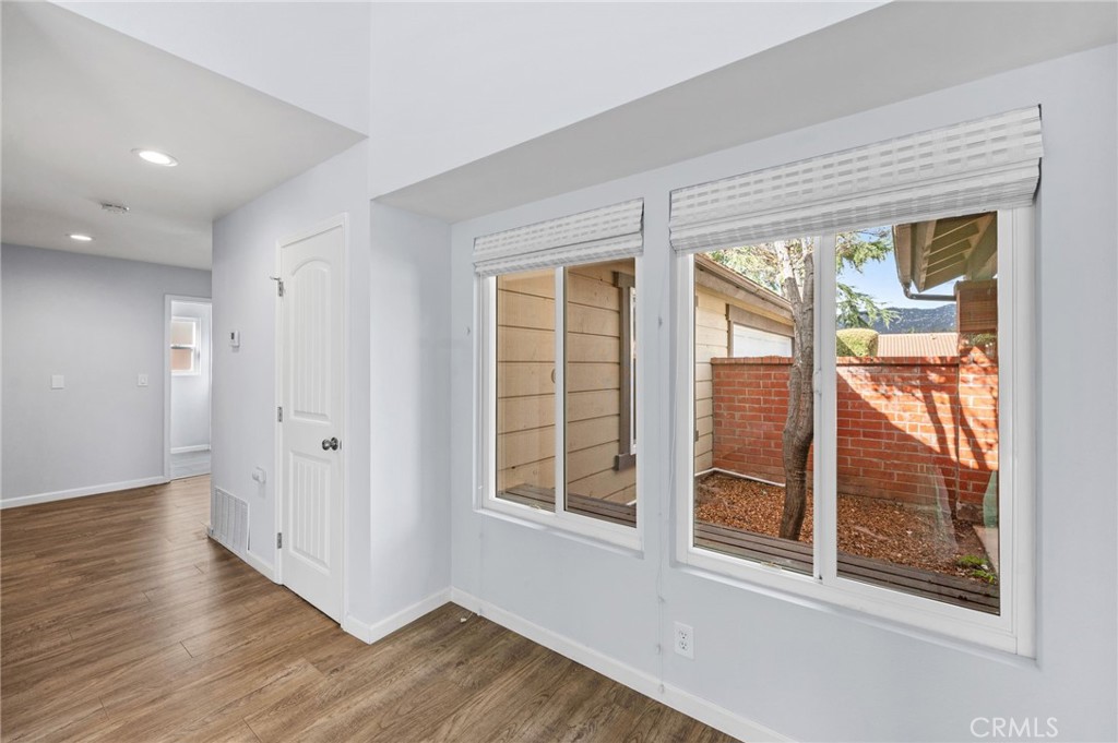 1453 W Country Club Lane