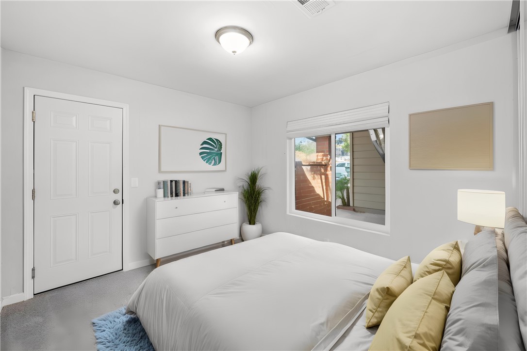 1453 W Country Club Lane