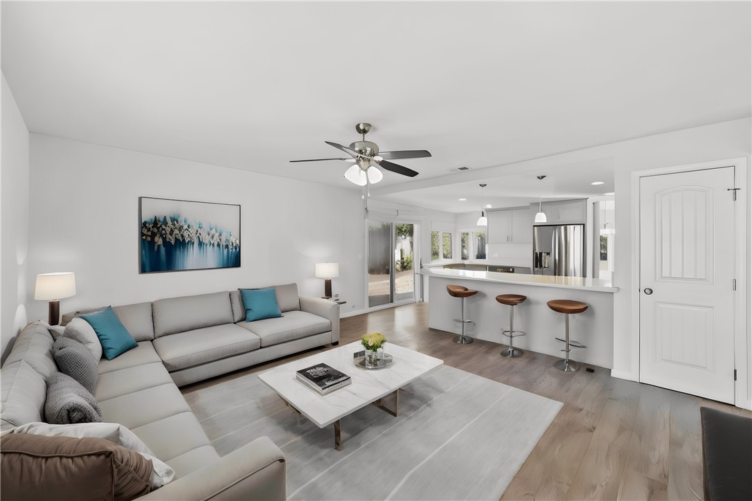 1453 W Country Club Lane