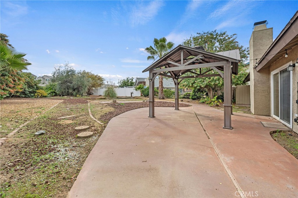 1453 W Country Club Lane