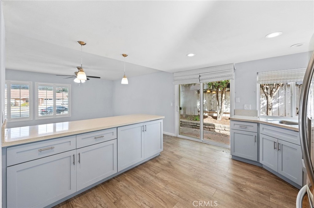 1453 W Country Club Lane