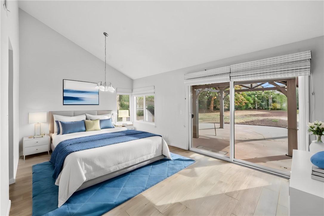 1453 W Country Club Lane