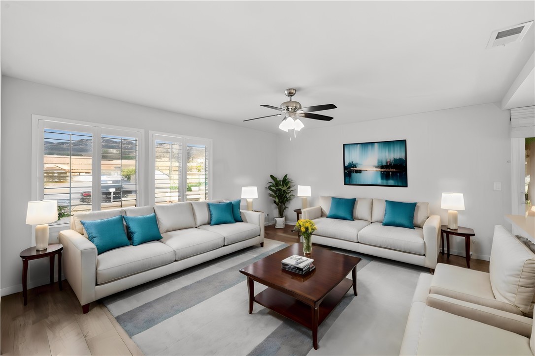 1453 W Country Club Lane