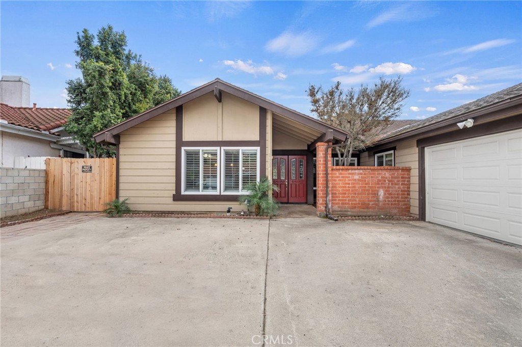 1453 W Country Club Lane