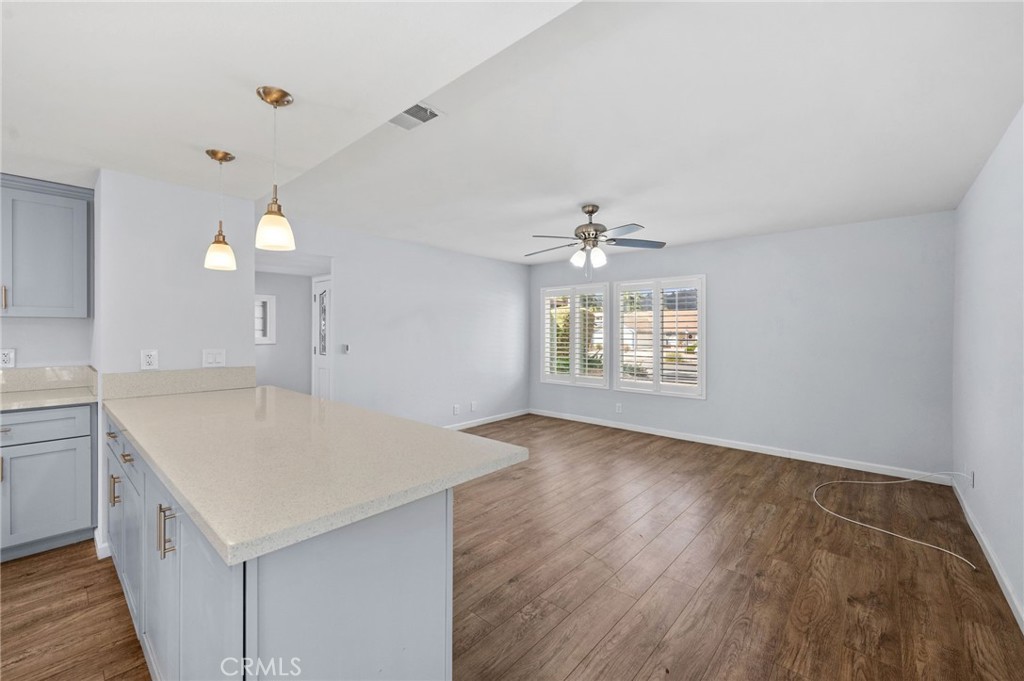 1453 W Country Club Lane