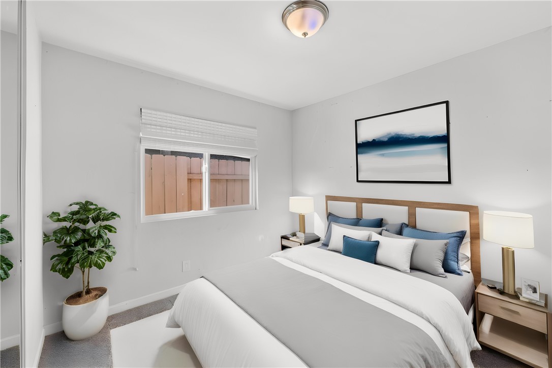 1453 W Country Club Lane