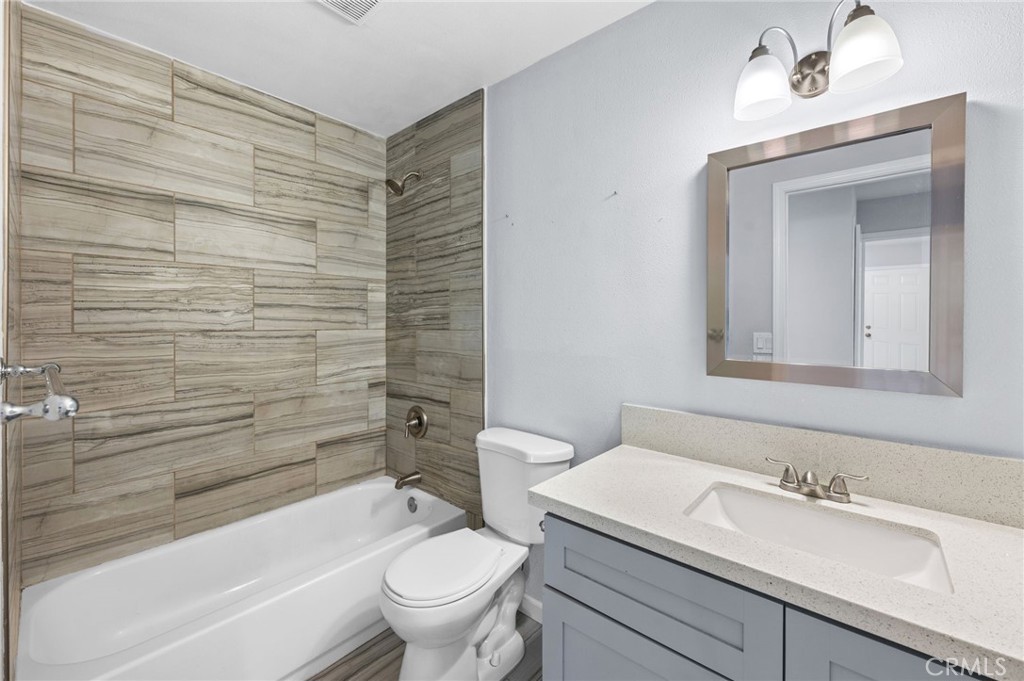 1453 W Country Club Lane