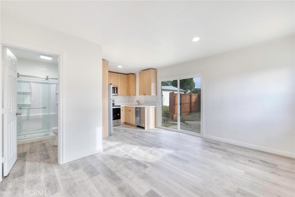 41283 Whittier Avenue