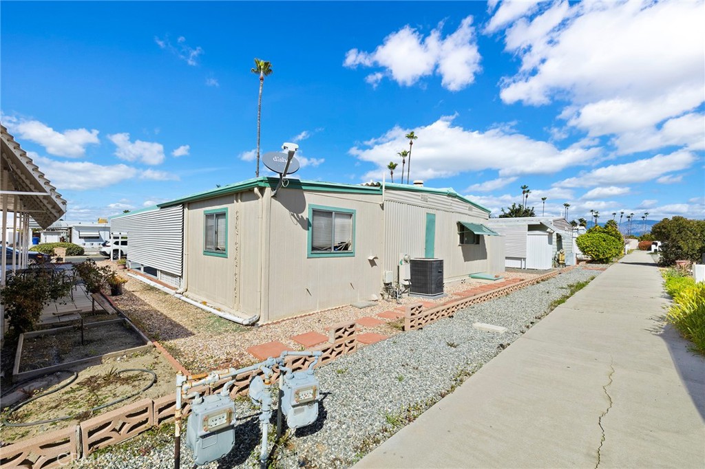 1625 W Johnston Avenue