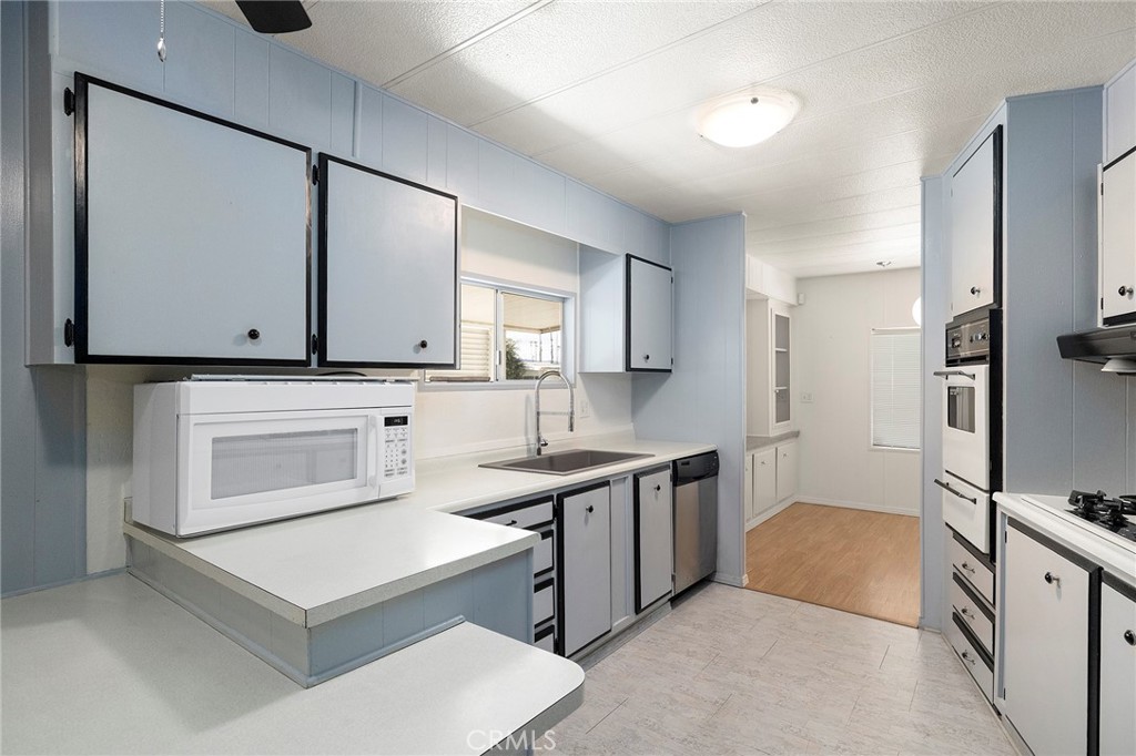 1625 W Johnston Avenue