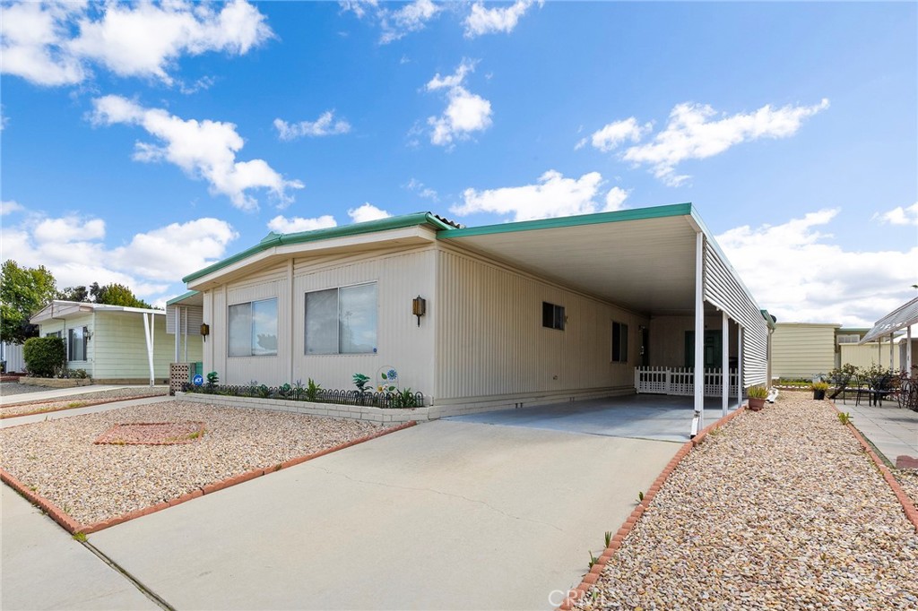 1625 W Johnston Avenue