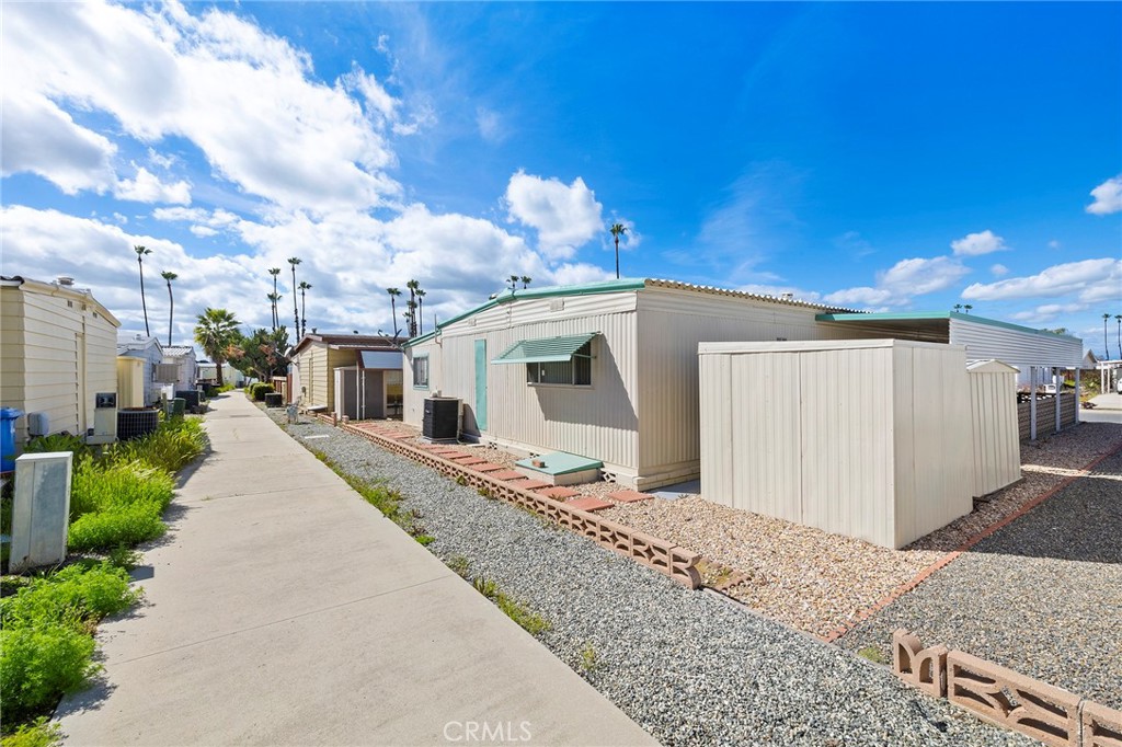 1625 W Johnston Avenue