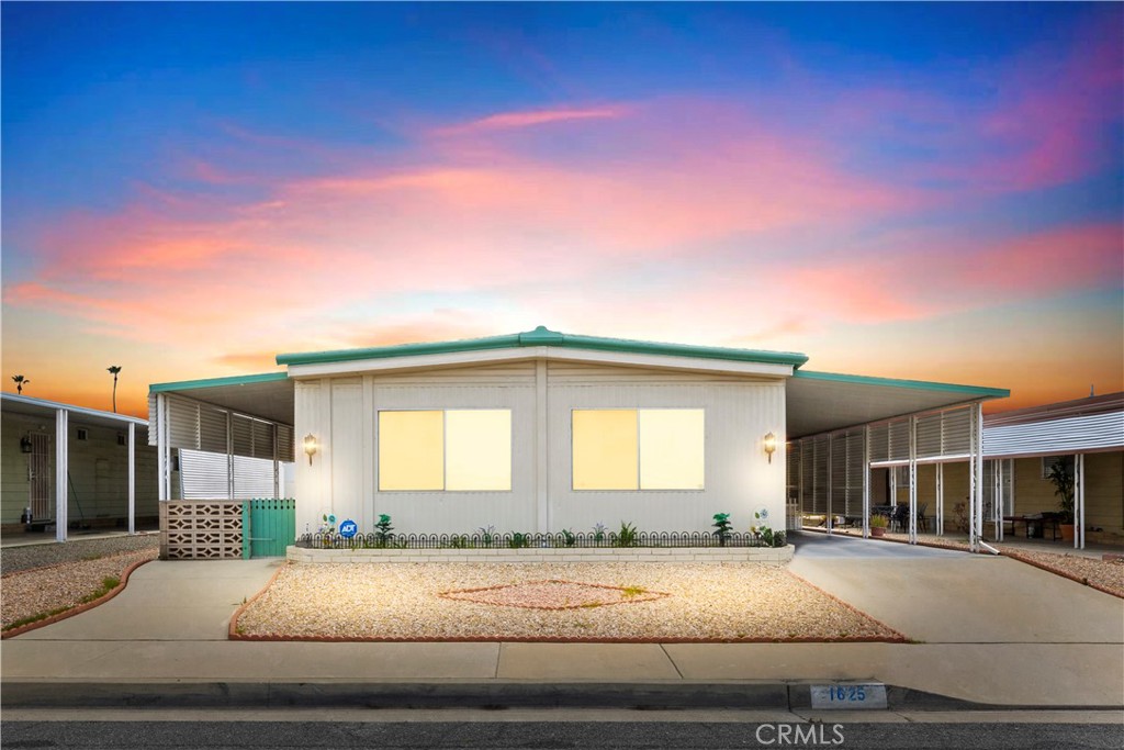 1625 W Johnston Avenue