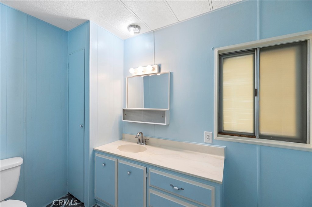 1625 W Johnston Avenue