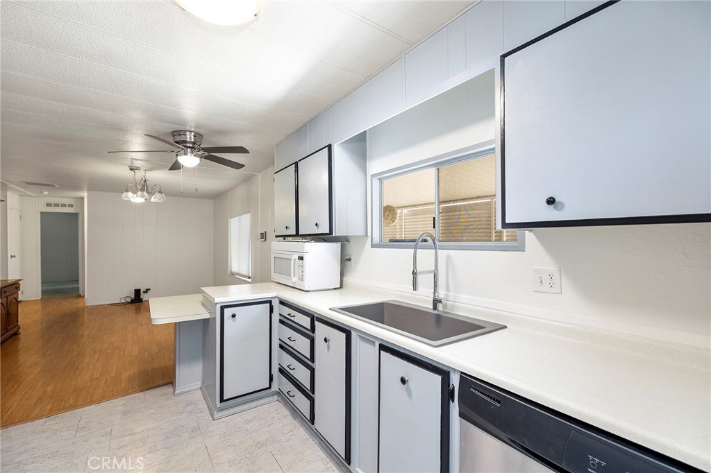 1625 W Johnston Avenue