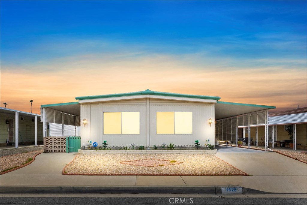 1625 W Johnston Avenue