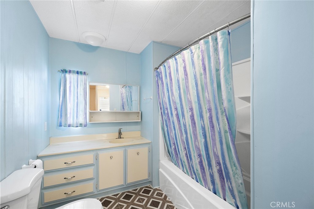 1625 W Johnston Avenue