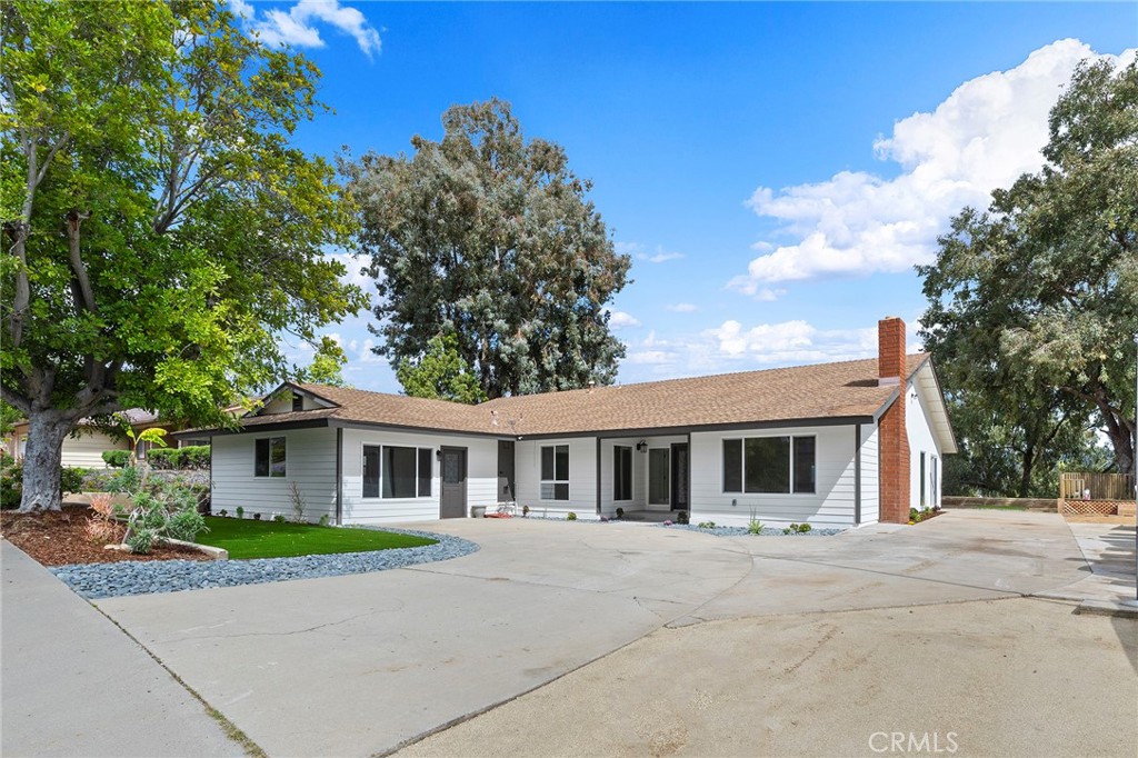 1627 Avenida Ladera