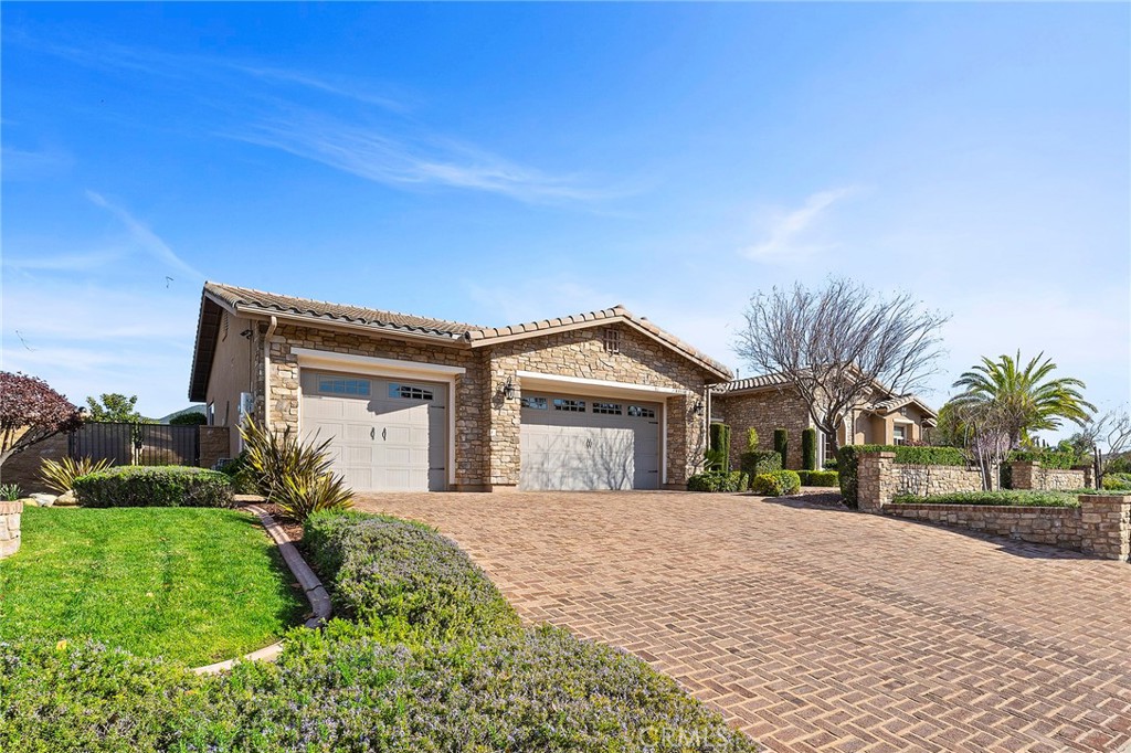 44884 Frogs Leap Street