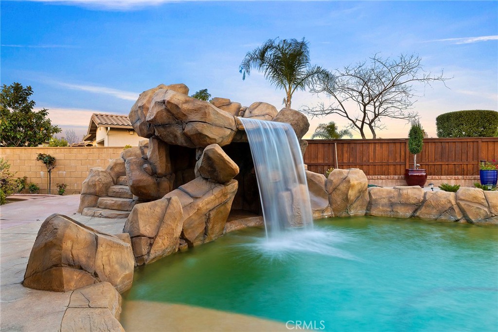 44884 Frogs Leap Street